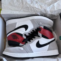 Air Jordan 1 OG smoke