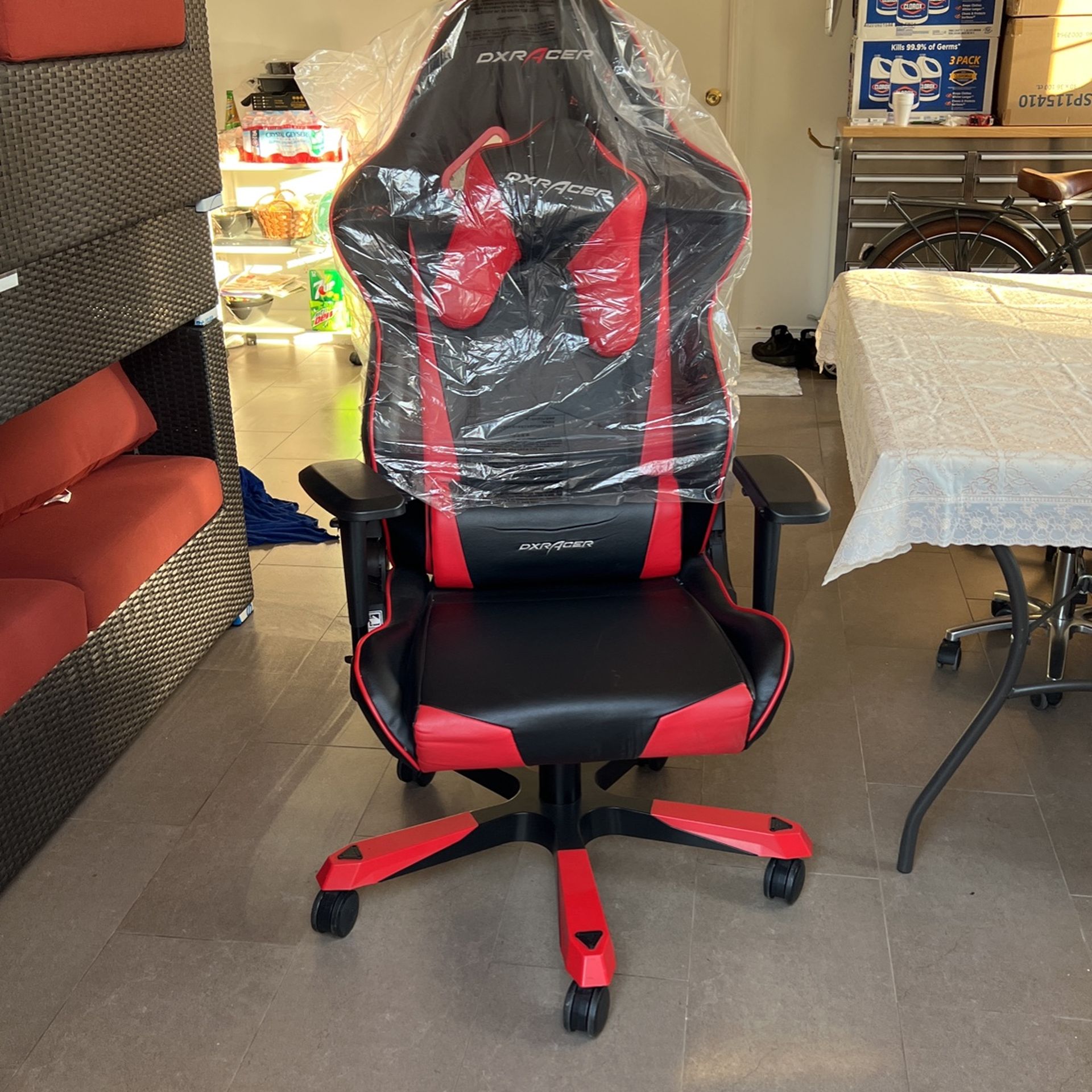 DxRacing Gaming Chair