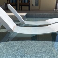  Set Of Ledge Pool Loungers 