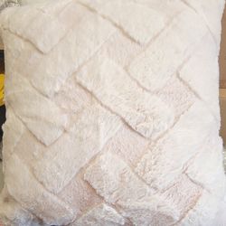 2 Very Pale Pink Pillow Covers And 2 Pillow Inserts