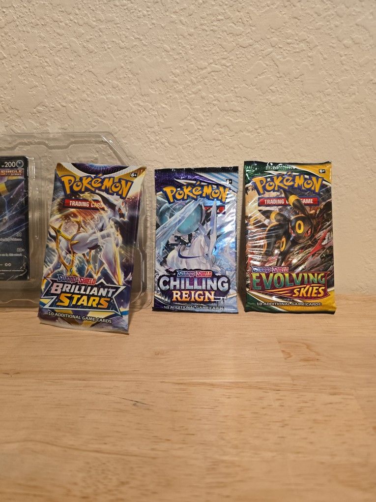 umbreon pokemon card tin V Heroes Tin: Umbreon V SWSH203 main image 1