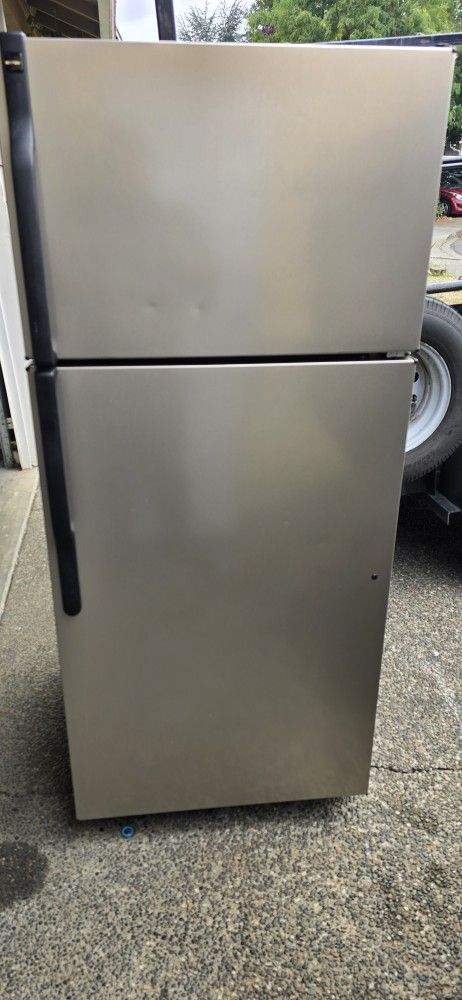Hotpoint Fridge Size 28w 28d 64h) I Can Help You With Free Delivery Within 10 Miles Distance 