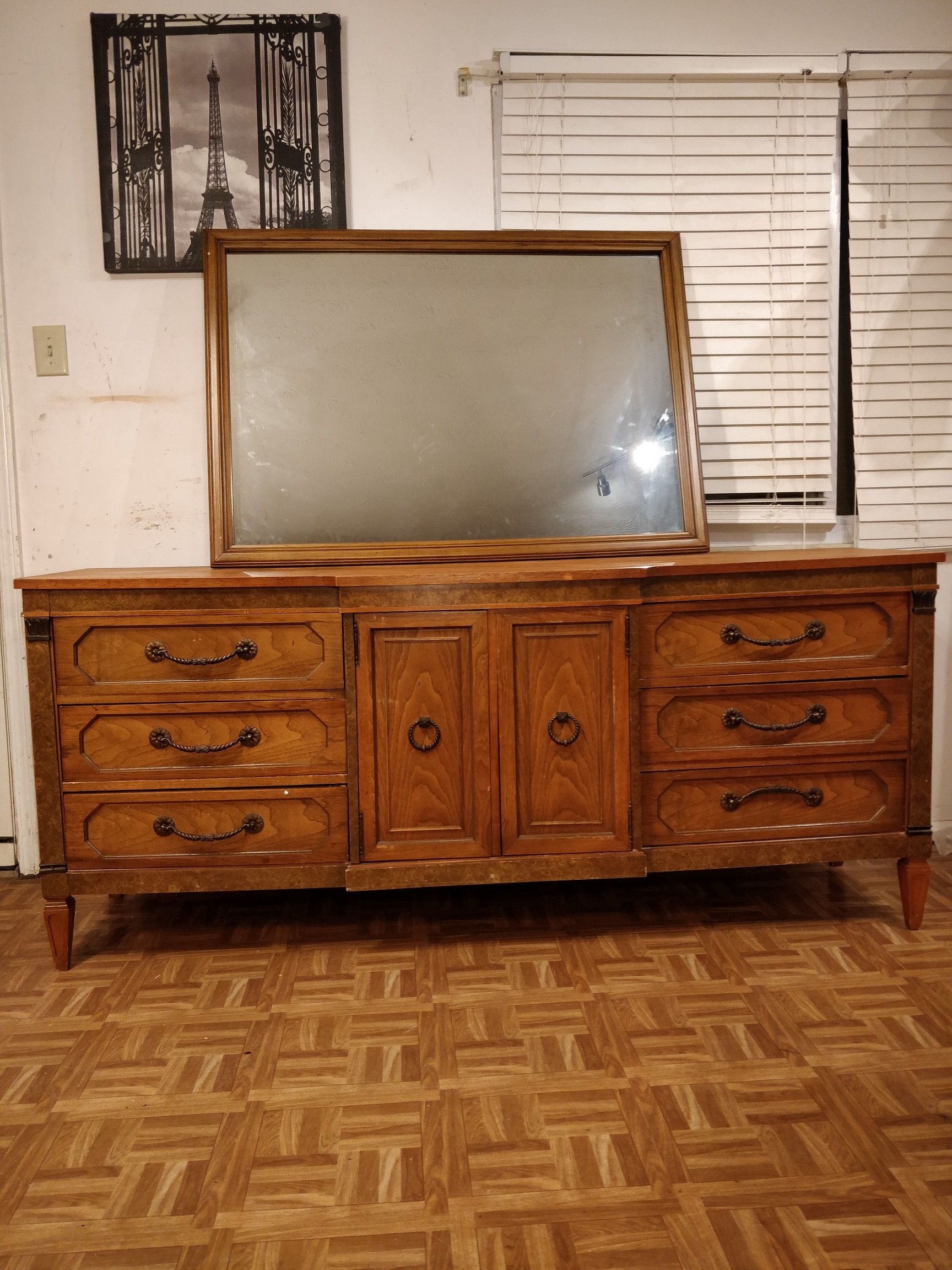 Solid wood BASSET FURNITURE with 9 drawers and big mirror in good condition all drawers working well dovetail drawers driveway pickup. L74"*W20"*H32"