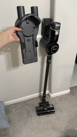 Cordless vacuum with wall mount