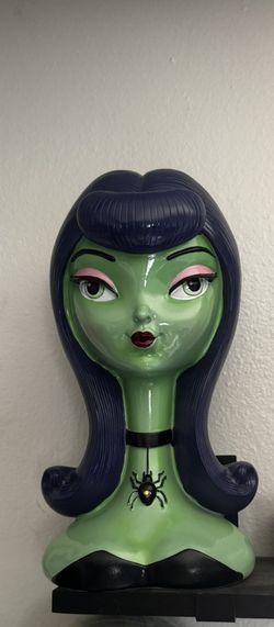 Bella Lux Witch Head