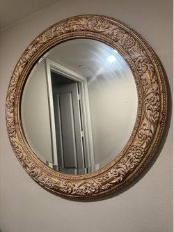 Accent round wall mirror