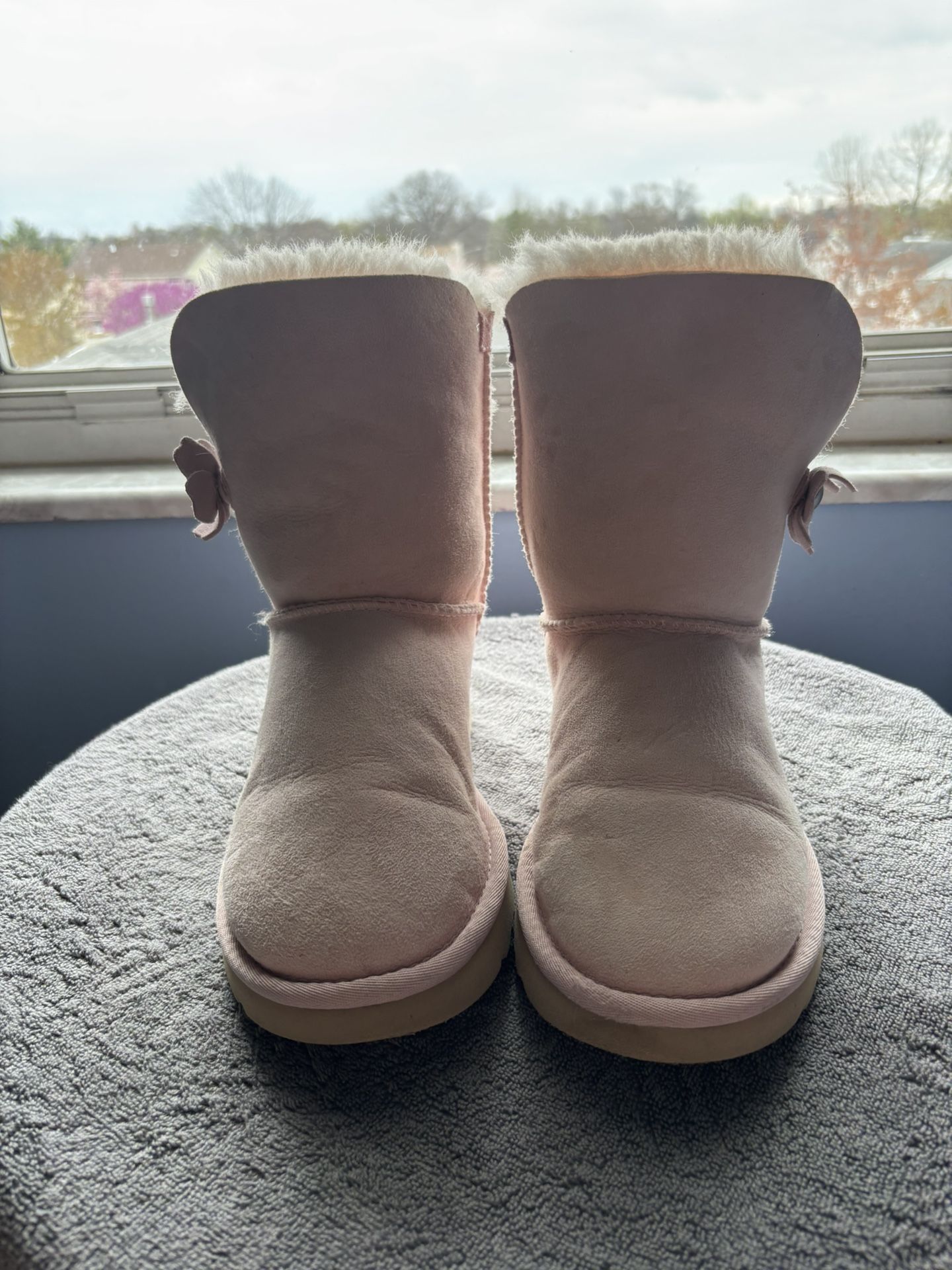Pink Uggs Treadlite Size 8 US
