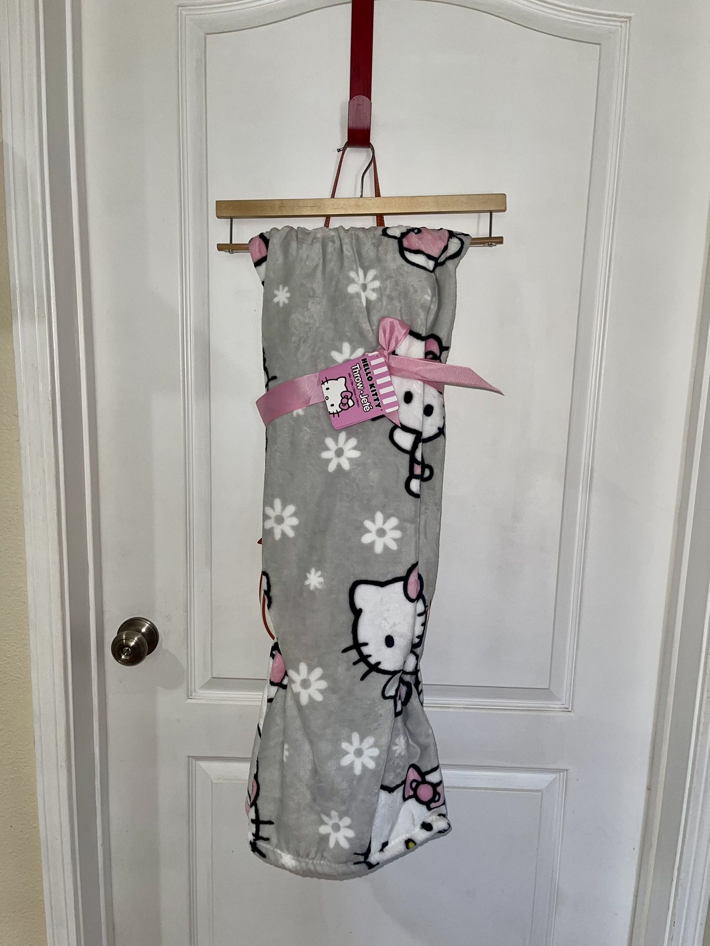 Hello Kitty Throw