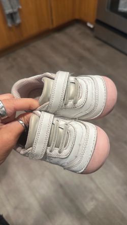Toddler girl shoes size 4-5.5