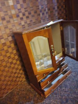 Vintage Jewelry Box (1 Of 5)