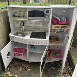 Play Kitchen 