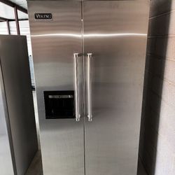 Stainless Steel Viking 42 In Wide Refrigerator And Freezer