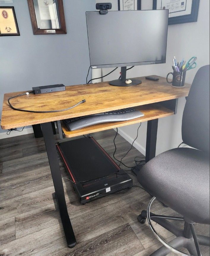 47" W x 47" H - Adjustable desk w/drafting chair & walking pad
