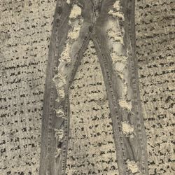 Grey Distressed  Skinny Jeans 