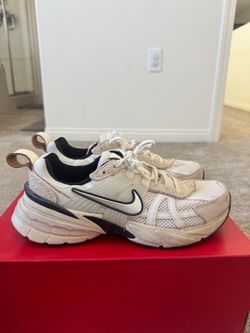 Nike Low-Top Sneakers White and Black Women 9.5