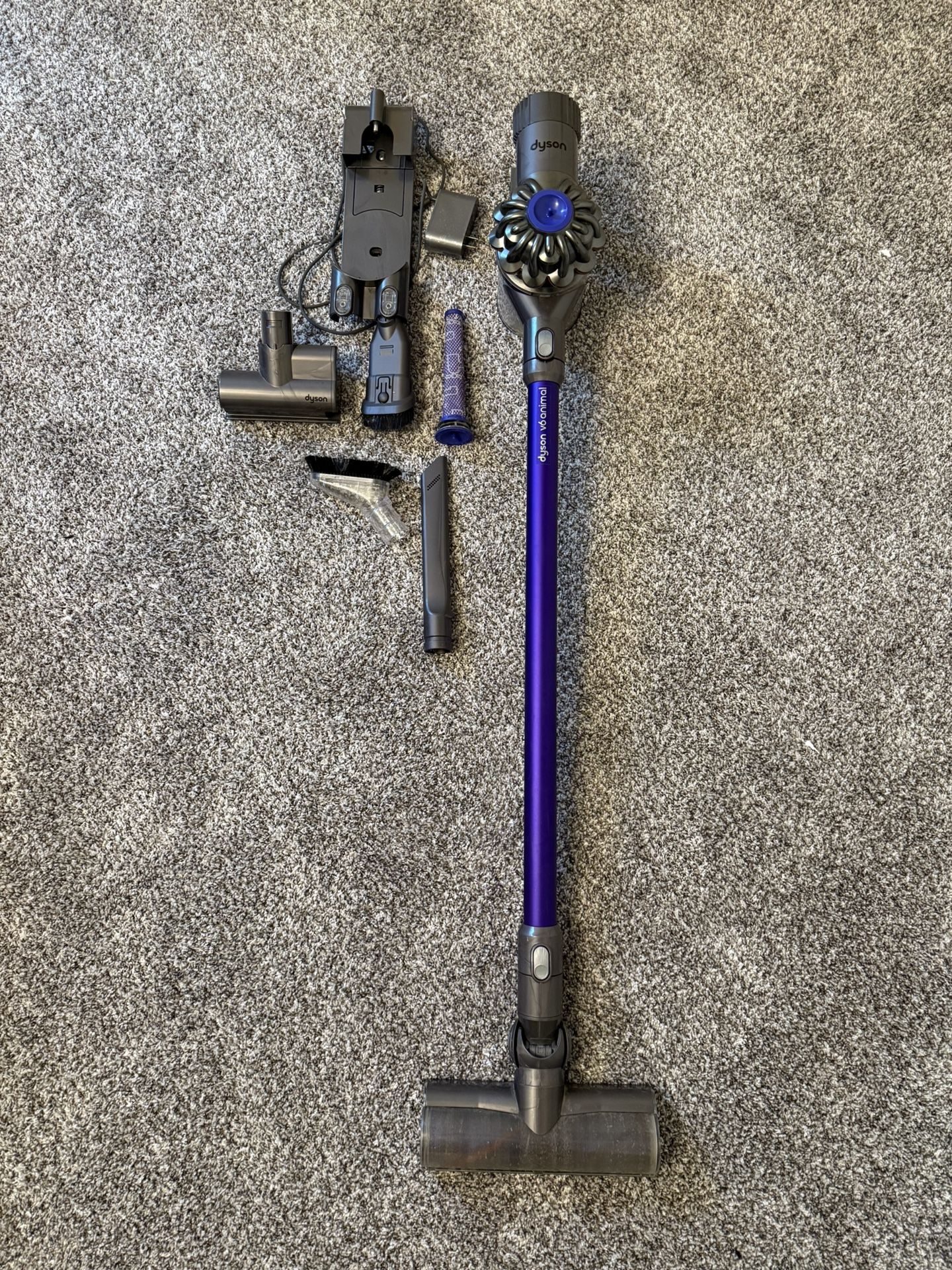 Vacuum Dyson V6 Cleaner Stick. Fully Working.