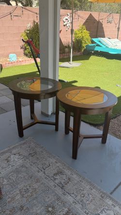 Corner tables