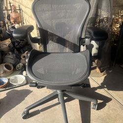 AERON HERMAN MILLER OFFICE CHAIR