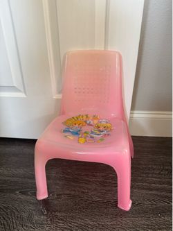 This is a vintage 1980s pink plastic children's chair featuring a nostalgic kawaii cooking graphic on the seat.