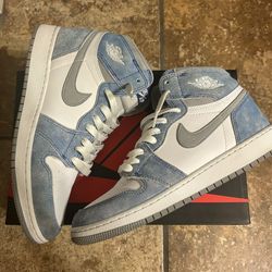 Jordan 1 Hyper Royal