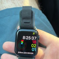 Factory Unlocked Apple Watch Series 8 45mm GPS + Bluetooth 