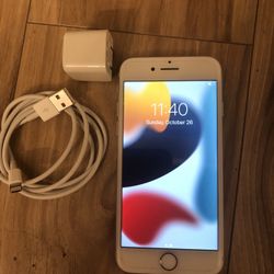 Apple iPhone 7 32GB ( Silver) unlocked with Charging Cable& Adapter
