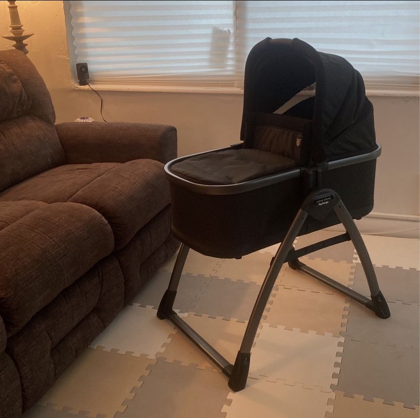 Peg Perego YPSI Bassinet And Stand 