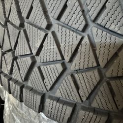 Bridgestone Blizzak DM-V2 Winter Tires – 235/60R18 (Set of 4)