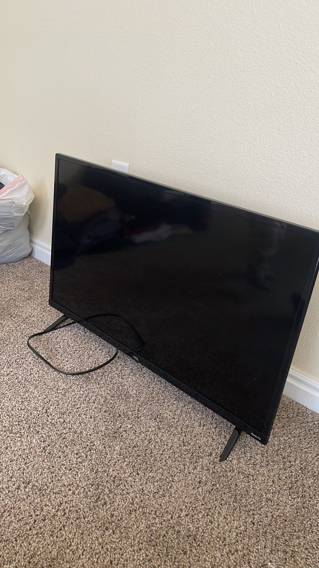TCL Roku TV 40”