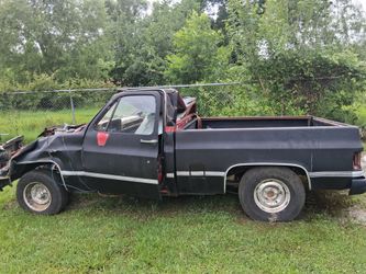 1982 SHORT WHEEL BASE CAB NO GOOD FRAME GOOD STEERING COLUM  GONE THE BED IS IN GREAT CONDITION  (contact info removed)
