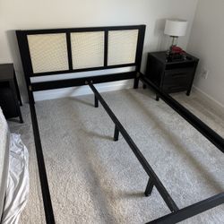 Queen Bed Like New Rattan 