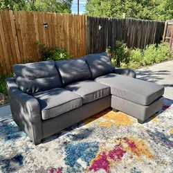 🚚 FREE DELIVERY ! Beautiful Grey Reversible Sectional Couch w/ Chaise