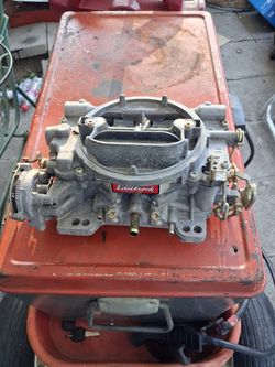 EDELBROCK CARBURETOR!! 1406!! 650CFM!! 160$