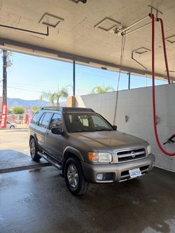 2002 Nissan Pathfinder SE
