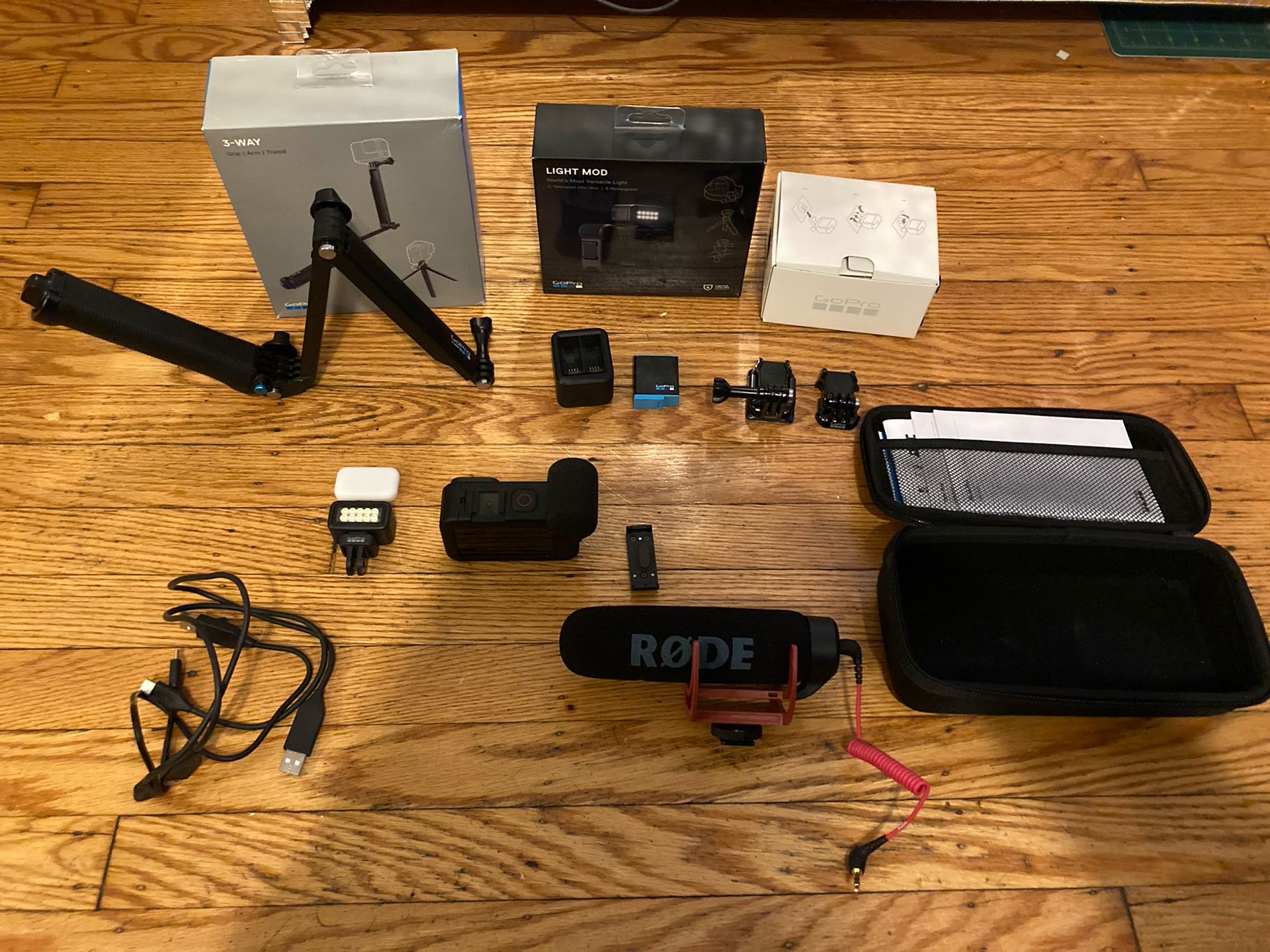 GoPro hero9 black camera with many accessories media mod light mod rode mic 256gb sd card tested