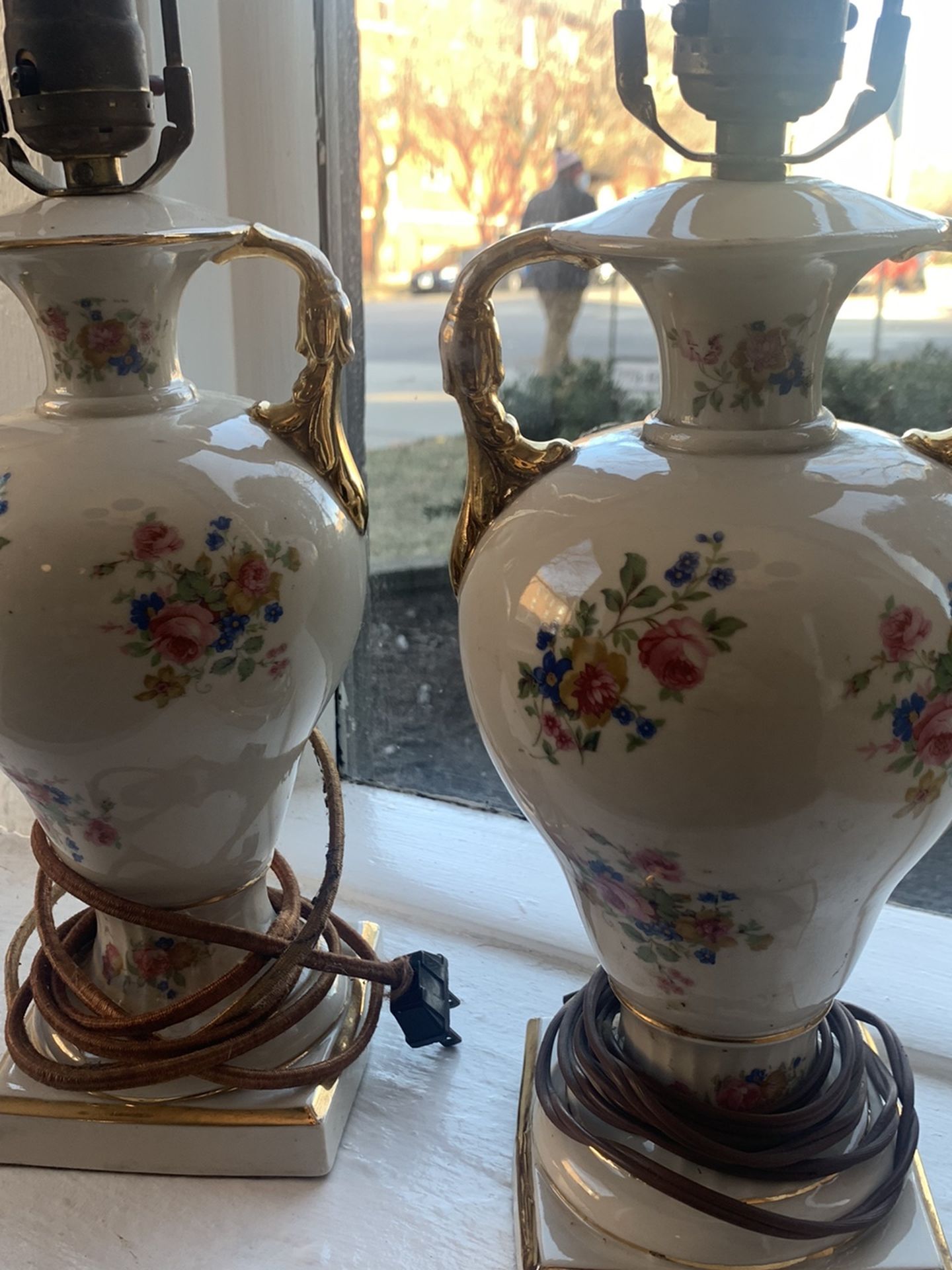 Vintage Lamps. Prob Needs To Be Rewired. Beautiful Gold And Roses/floral Detail.