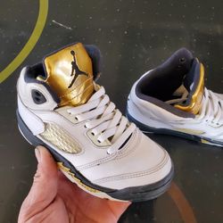 RETRO Jordans Retro  5 Size 11c Kids (Olympic White)