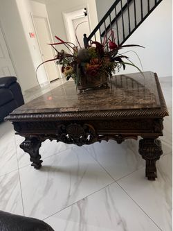 Elegant coffee table excellent conditions, brown marble top