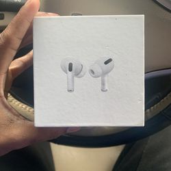 AirPods Pro (Wireless Charging Case)