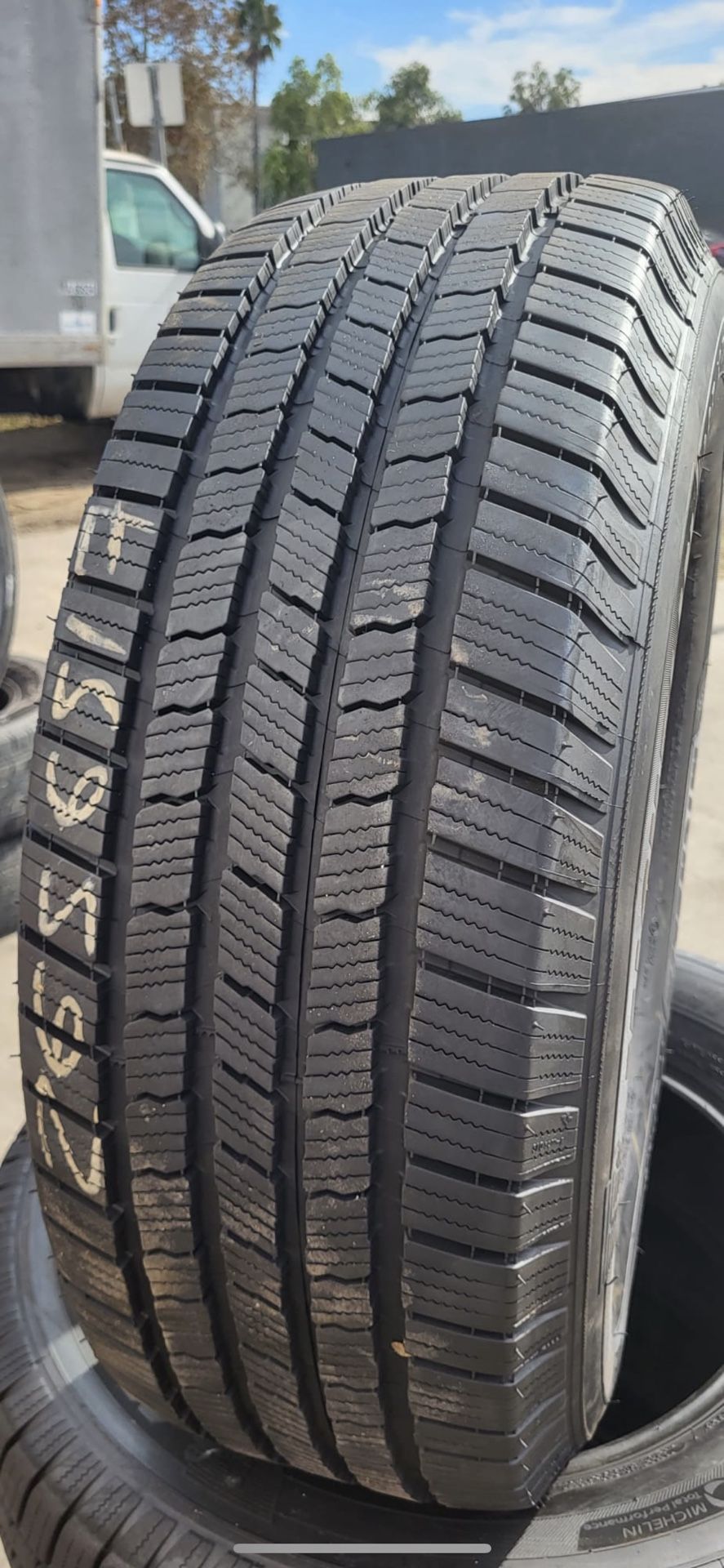 Michellin XLT 265/65r17 Set Of Four! for Sale in Chula Vista, CA OfferUp