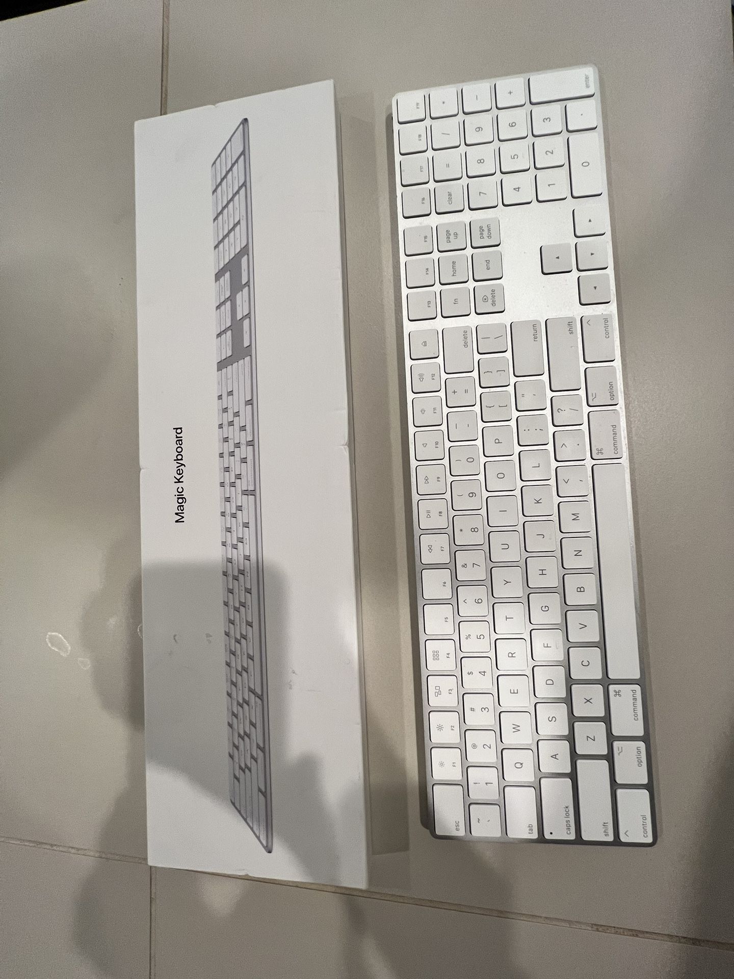 White Apple Magic Keyboard