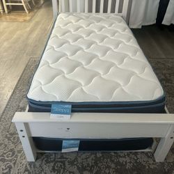 White Wooden Twin Trundle 