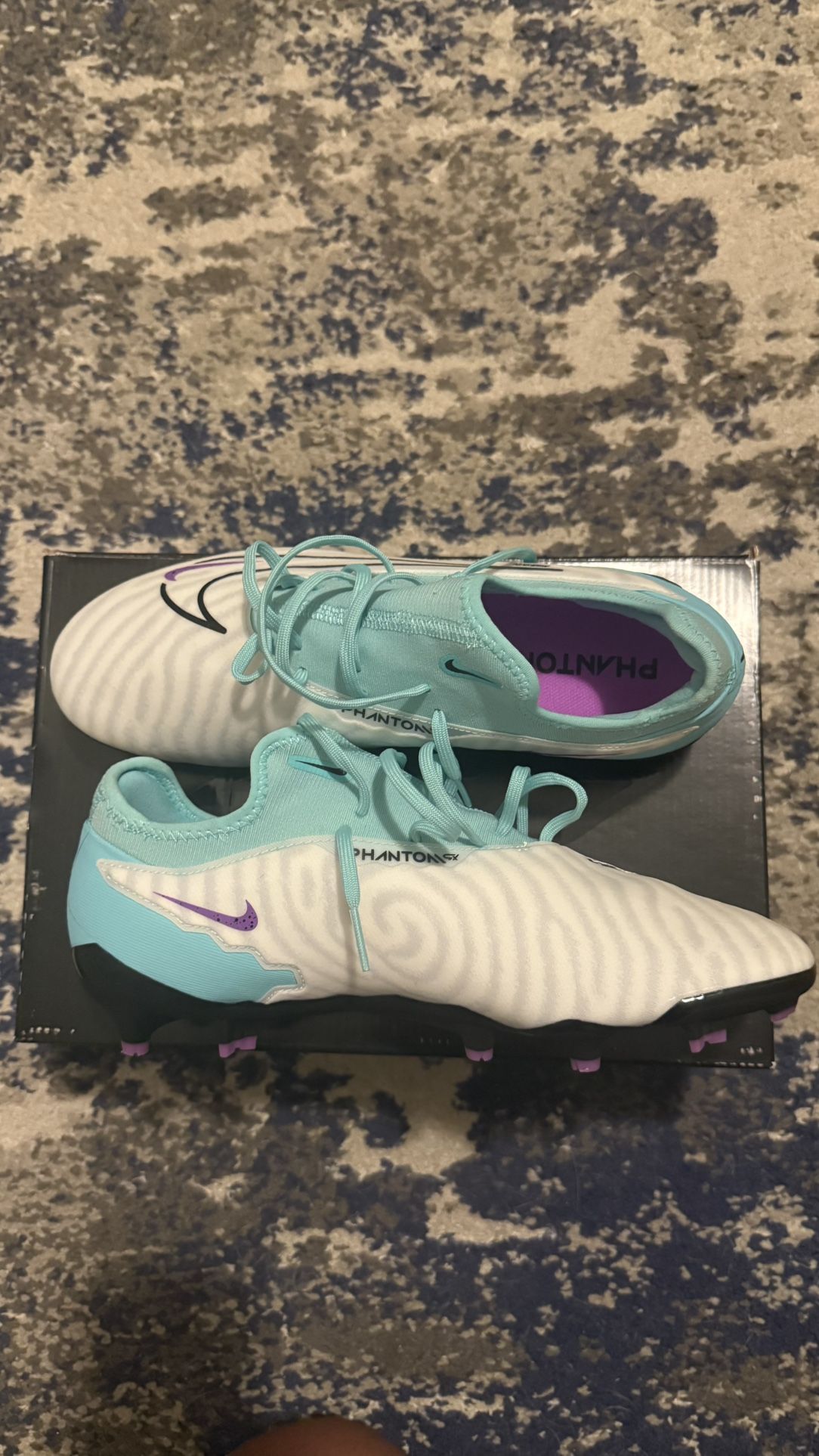 Nike Soccer Cleats Phantom Size 8
