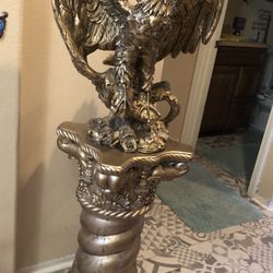 Golden eagle On Golden Pillar