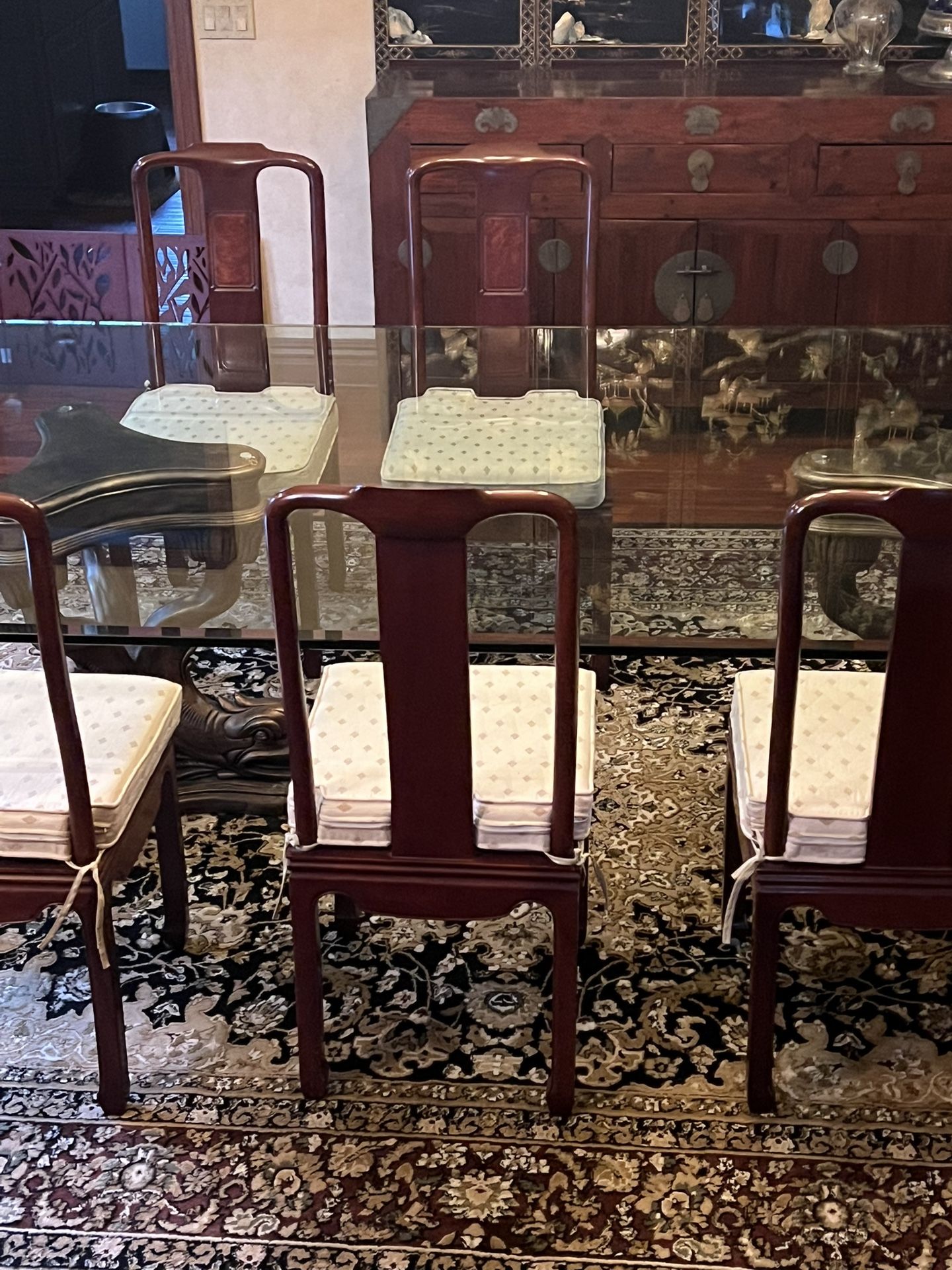 Dining Room Table & Chairs