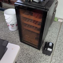 Cigar Humidifier Powered Raching