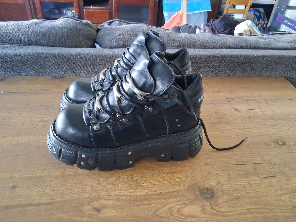 NEW DOCK GOTH-INSPIRED FASHION BOOTS