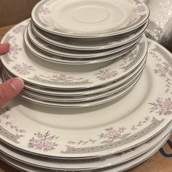 Dynasty Fine China Set - Colleen Pattern