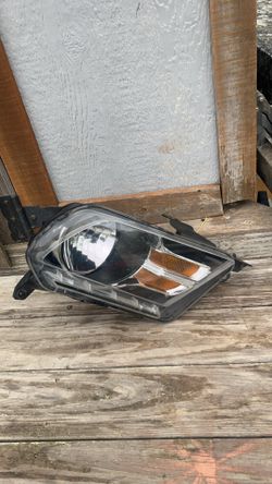 10-14 Mustang Headlight Passenger Side