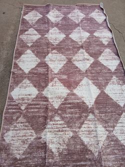 [Classic Checkered Rug] – This indoor outdoor mat features a bold and timeless harlequin pattern, the alternating brown and beige diamond shapes creat